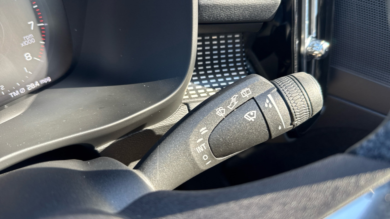 Volvo Xc40 2.0 B4P R DESIGN 5dr Auto Petrol Estate